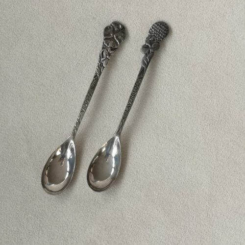 Vintage verzilverde theelepeltjes H. Hooijkaas Douwe Egberts bloemen 2 stuks