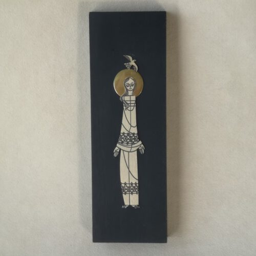 Vintage wanddecoratie hout met metalen afbeelding van Maria door monnikken van de Emaus Workshop van Talleres Monasticos in Quernavaca Mexico