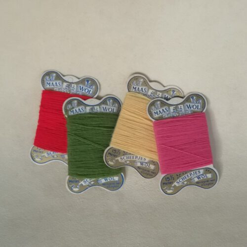 Vintage maaswol of stopwol Scheepjeswol 4 stuks