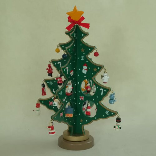 Kerstdecoratie houten kerstboom met houten hangers