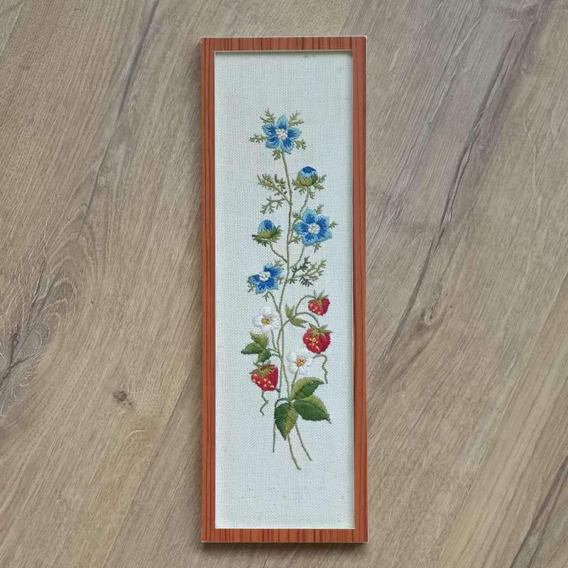 Vintage kunststof lijst langwerpig met borduursel bloemen en aardbeien - Bij-Ma-Ria | winkel