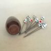 Vintage cocktailvorkjes / cocktailprikkers dobbelstenen 10 stuks in houder - Afbeelding 2