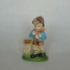 Vintage kunststof Hummel stijl beeldje jongetje