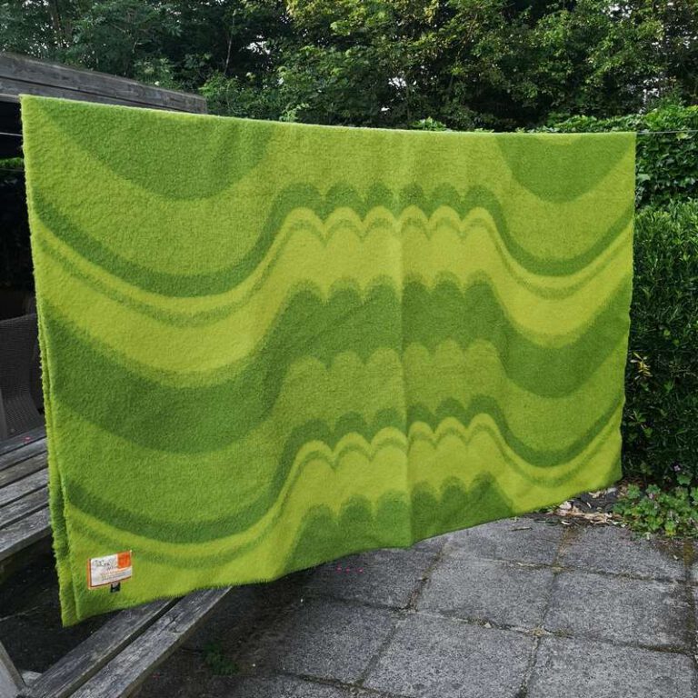 EKTOS Deken van 100% scheerwol, 228 x 274 cm, beste campingbeddengoed, extra groot, wasbaar (olijfgroen, kingsize