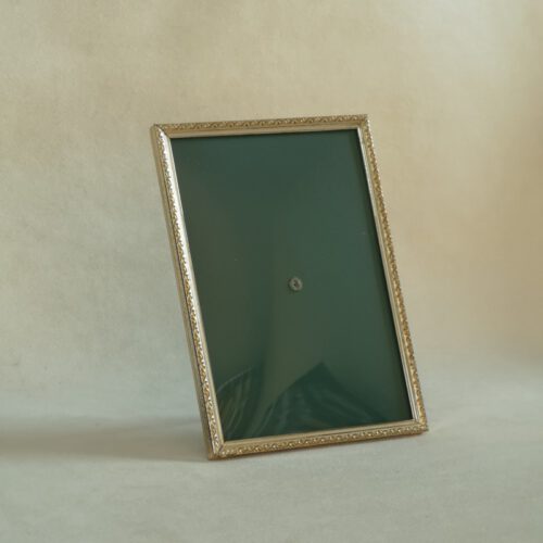 Vintage fotolijstje goudkleurig bol glas