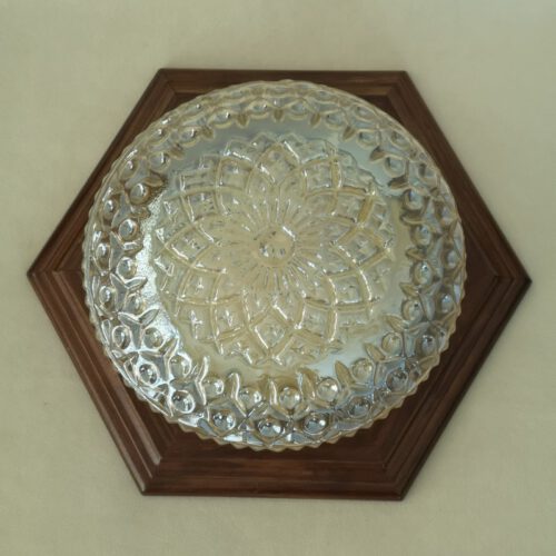 Vintage glazen plafondlamp / plafonnière hout met glazen kap rond zalmkleurig bloem