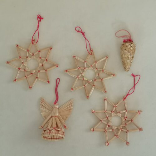 Kerstversiering riet / stro; 3 sterren, dennenappel, engeltje