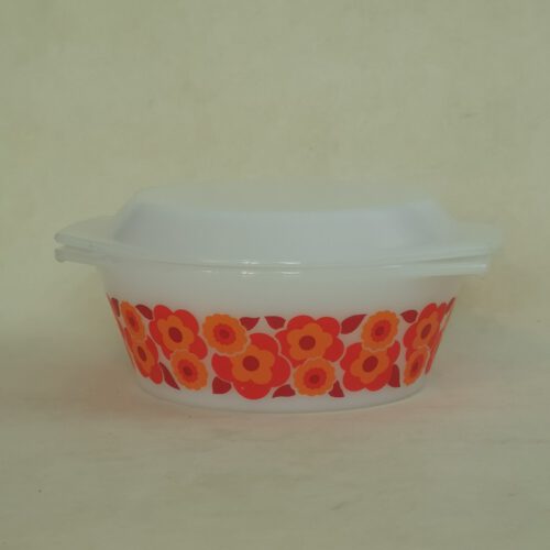 Vintage ovenschaal met deksel Arcopal France Lotus