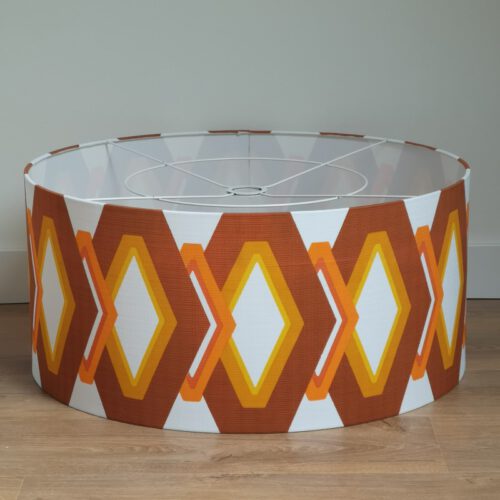 Lampenkap recht wit met wiebertjes in geel/oranje/karamel