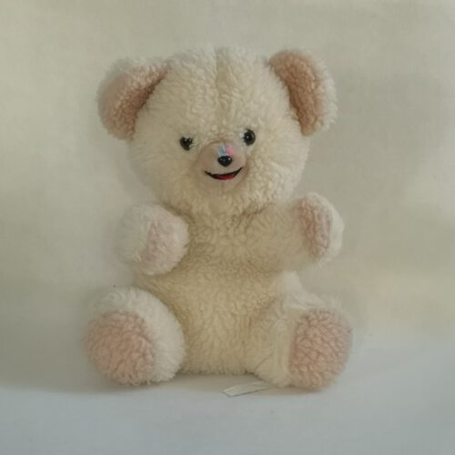 Handpop / knuffel beertje Robijntje